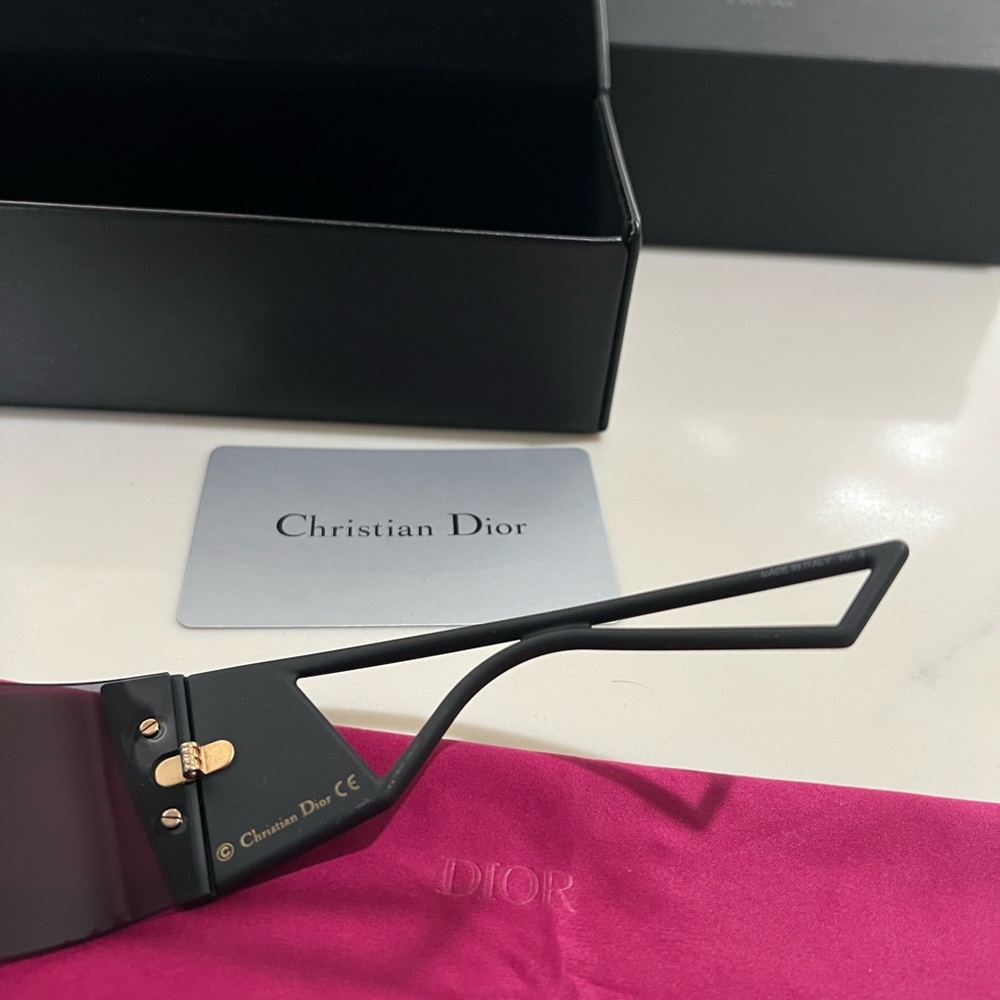 Dior Elegant Black Sunglasses - Picture 2 of 7